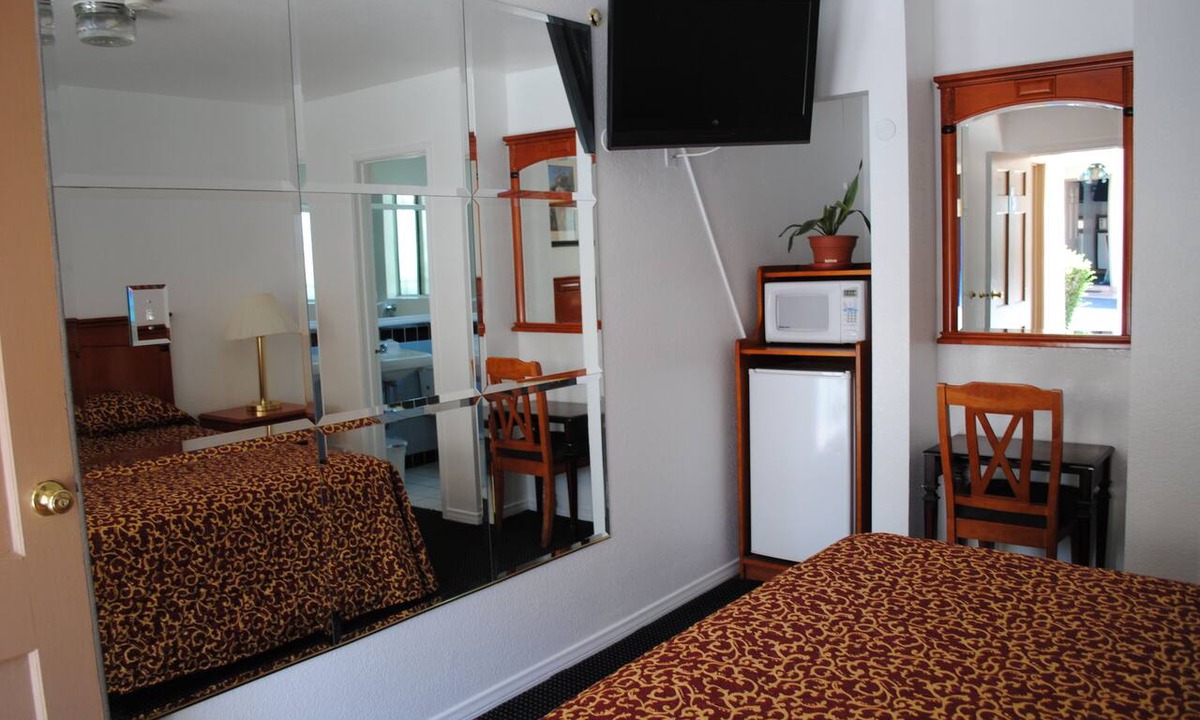 Eagle Rock Hotel | Rose Bowl Motel