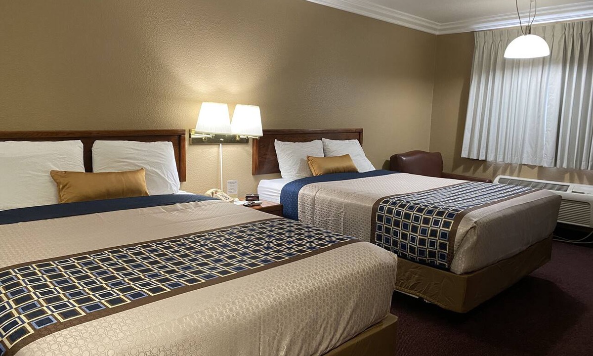 Lovelock Hotel | Royal Inn