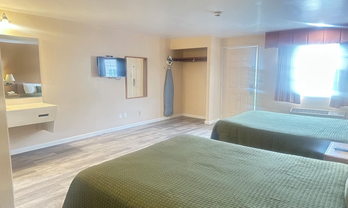 Watsonville Hotel | ROYAL INN