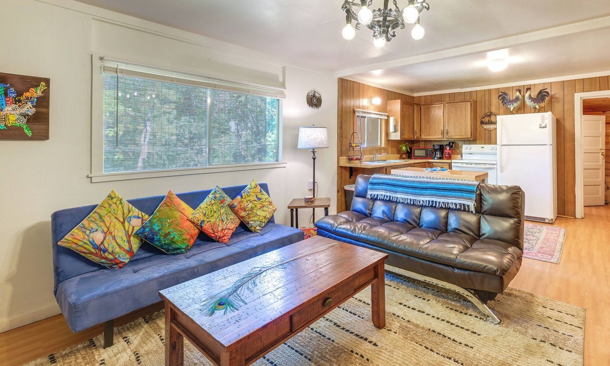 Pinehurst Cabin | Rustic Cabin w/Patio: 8 Mi to Kings Canyon Park
