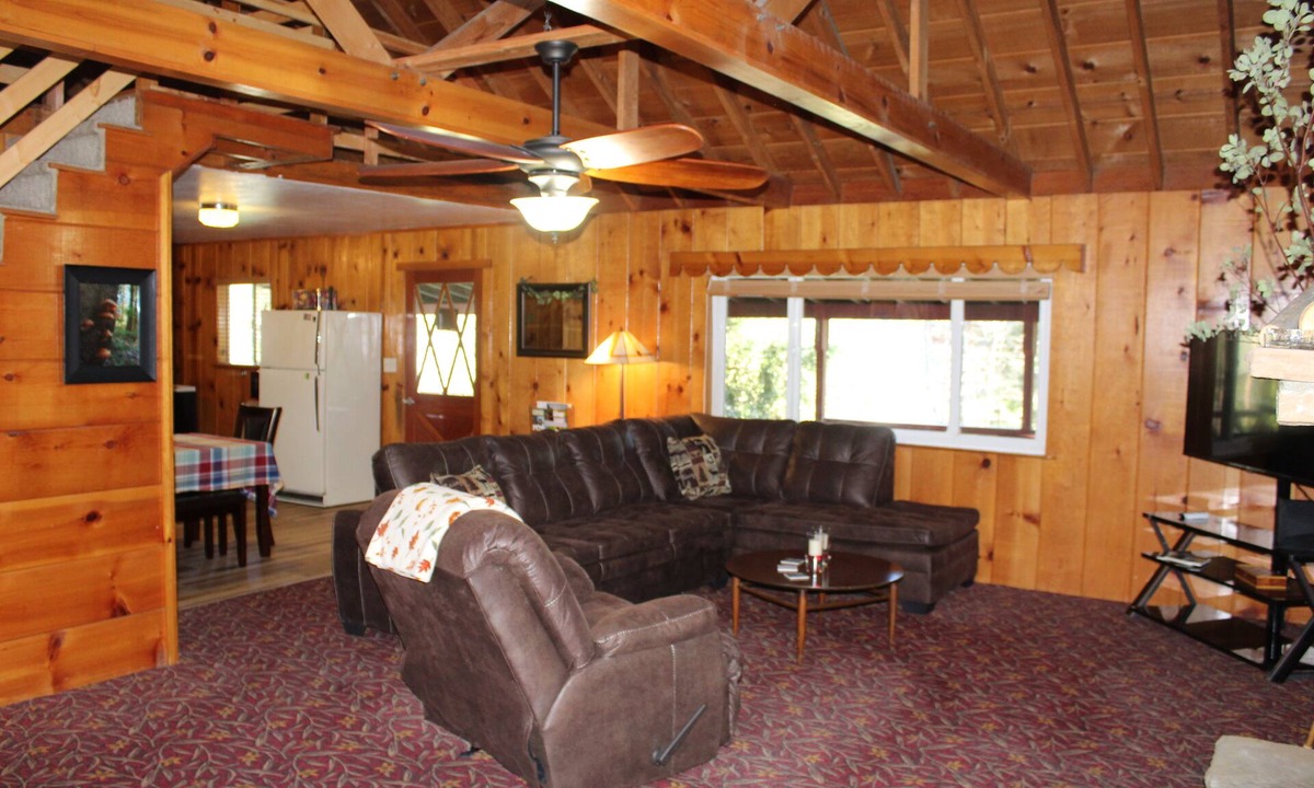 Oakhurst Cabin | Rustic Chapparal Cabin at Bass Lake Heights