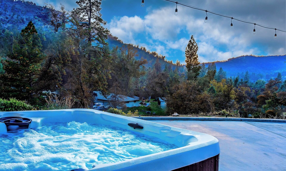 Coarsegold House | Rustic Retreat Yosemite w/Hot tub, Game room, EV L2 charger & Fire Pit