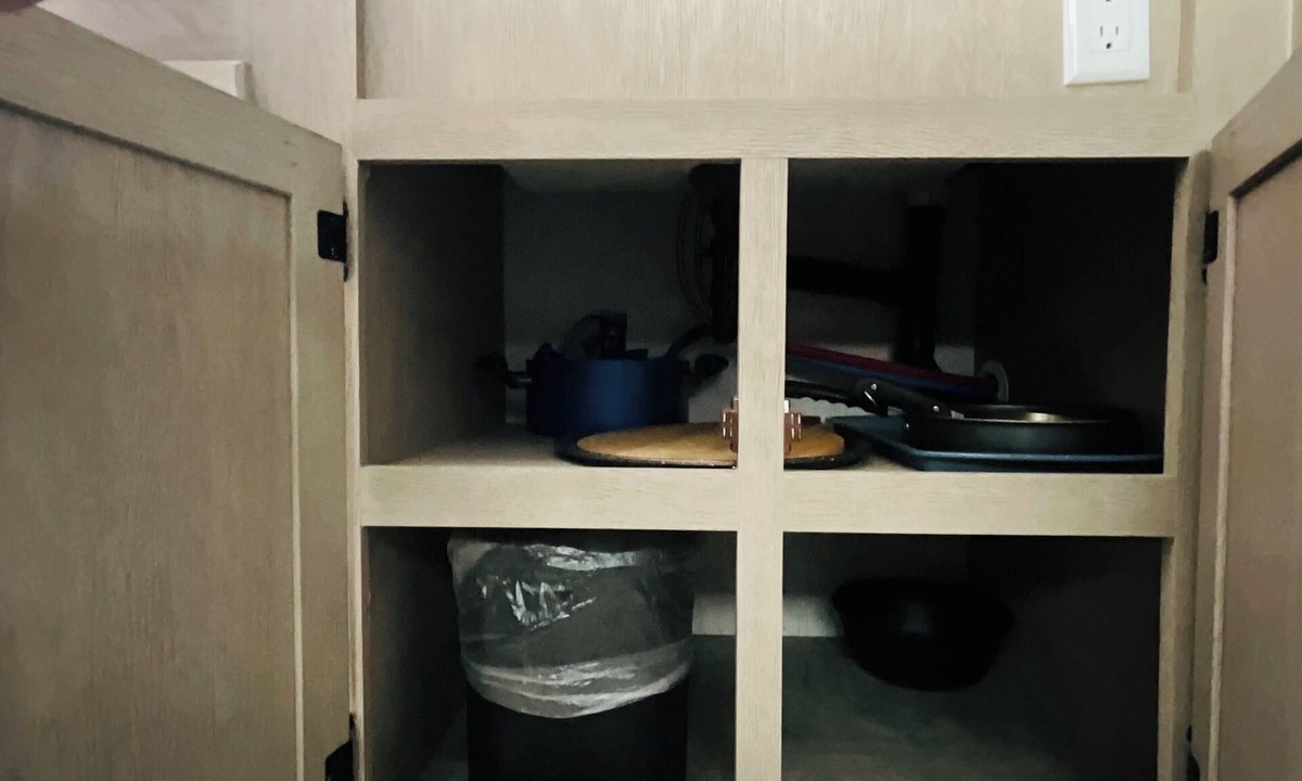 Brentwood House | RV of Serenity w/Cozy Cotton Comforts, Easy Self Check-Ins, and Privacy Galore!