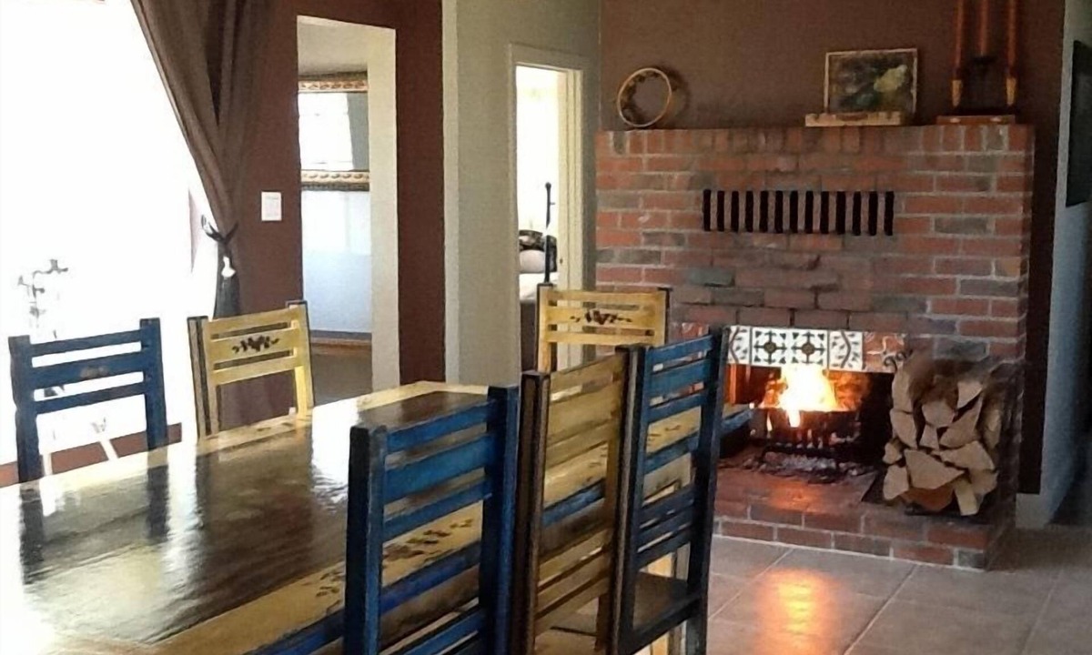 Geyserville House | Safe Retreat: Birders, Cyclists, Wine Lovers, River Revelers Welcome!