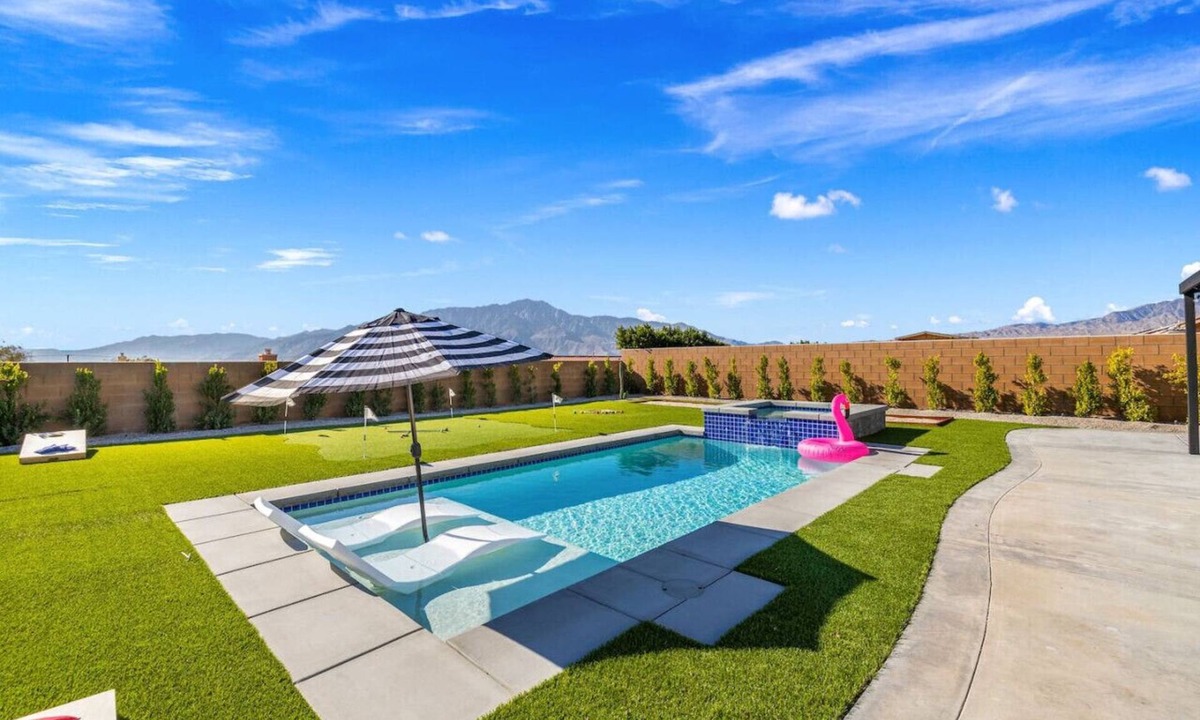 Desert Hot Springs House | Salida Del Sol by Rather Be Properties