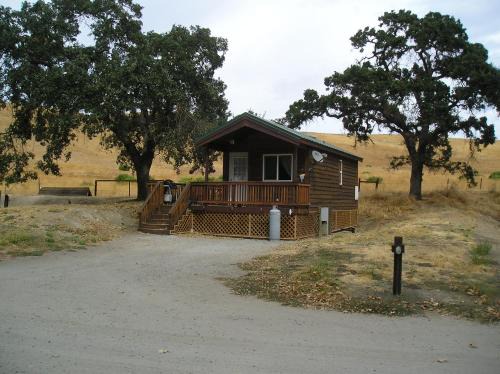 Paicines Resort | San Benito Camping Resort One-Bedroom Cabin 8