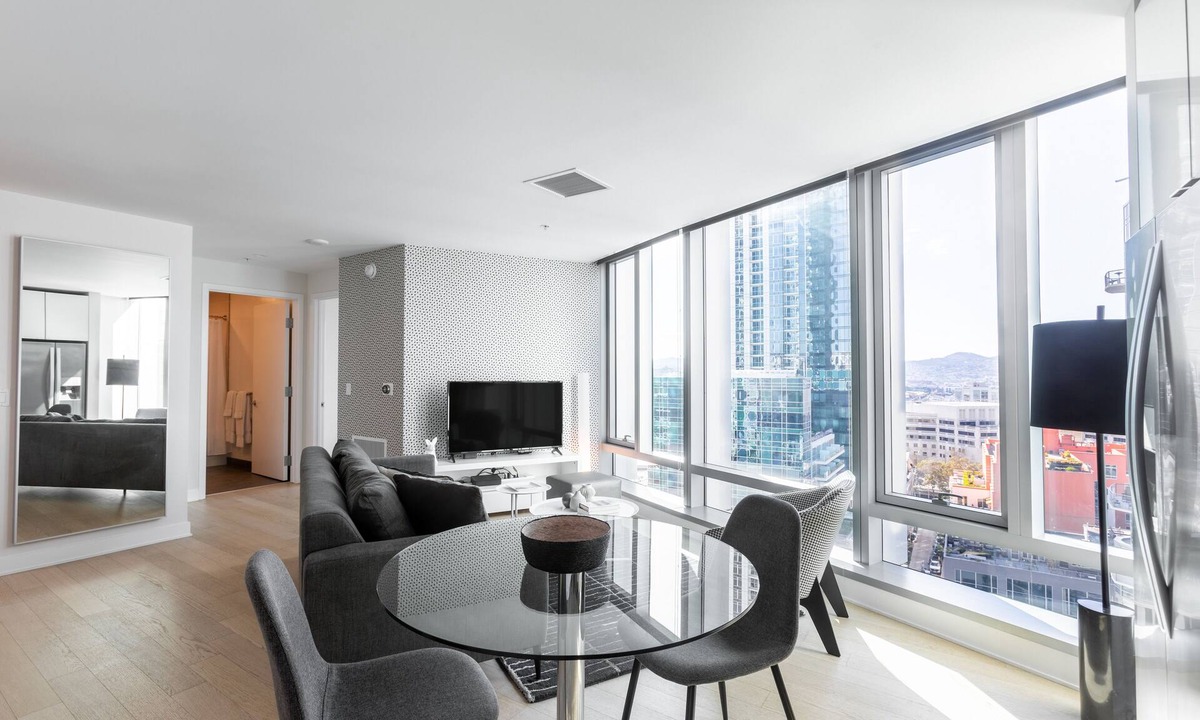 Rincon Hill Apartment | San Francisco One Bedroom with Luxury Amenities