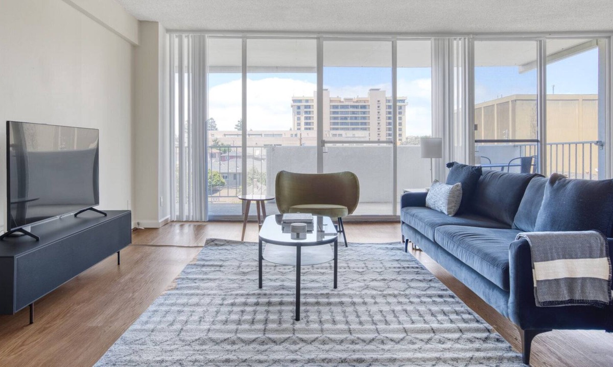 Central San Mateo Apartment | San Mateo 2BR w/ W/D, BBQ & Pool, near Caltrain