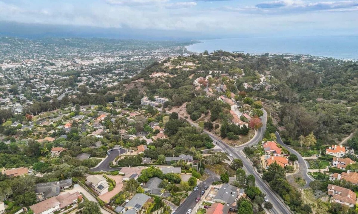 Alta Mesa House | Santa Barbara Mesa Home on the hill