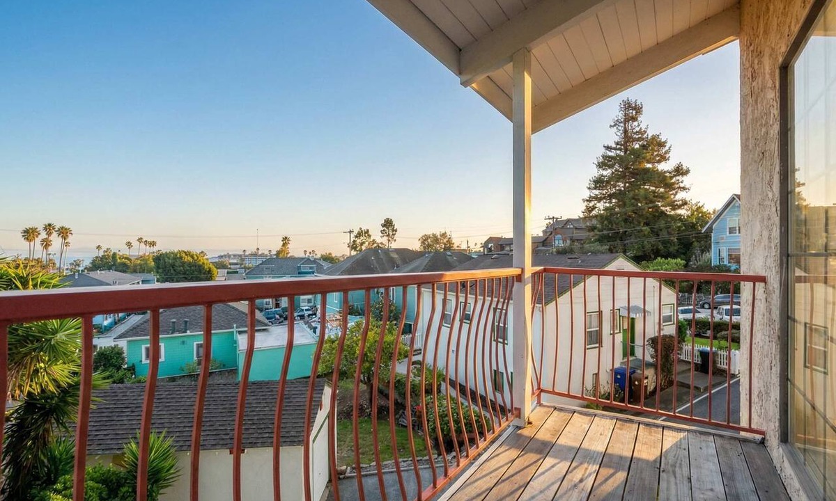 Beach Hill - Beach Flats Condo | Santa Cruz Retreat Near Beach with Free Parking