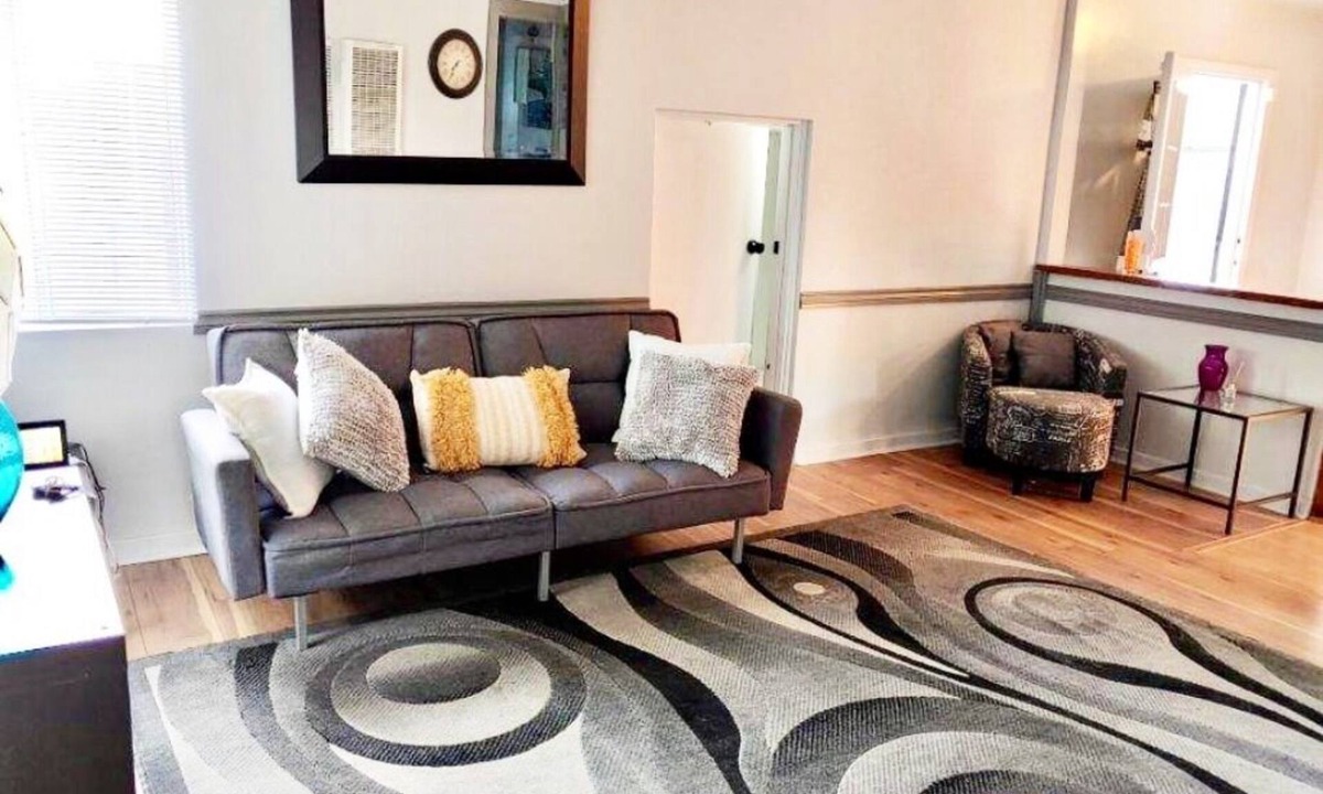 Pico Apartment | Santa Monica Gem