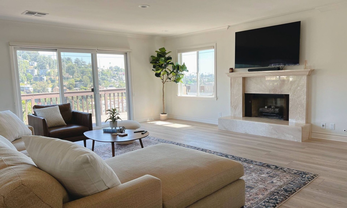 Los Feliz House | Scenic home with sweeping views! Walkable to Silver Lake; near Universal & more.