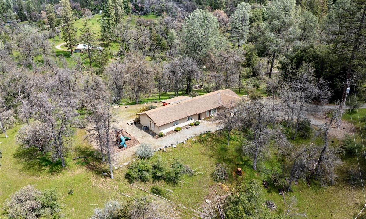 Yosemite Forks House | Scenic Serenity 50 acres/hot tub/game room