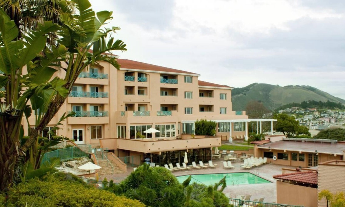 Avila Beach Resort | Seaside Escape! 3 Classy Studios with Kitchen, Free Parking, Near Old Port Beach