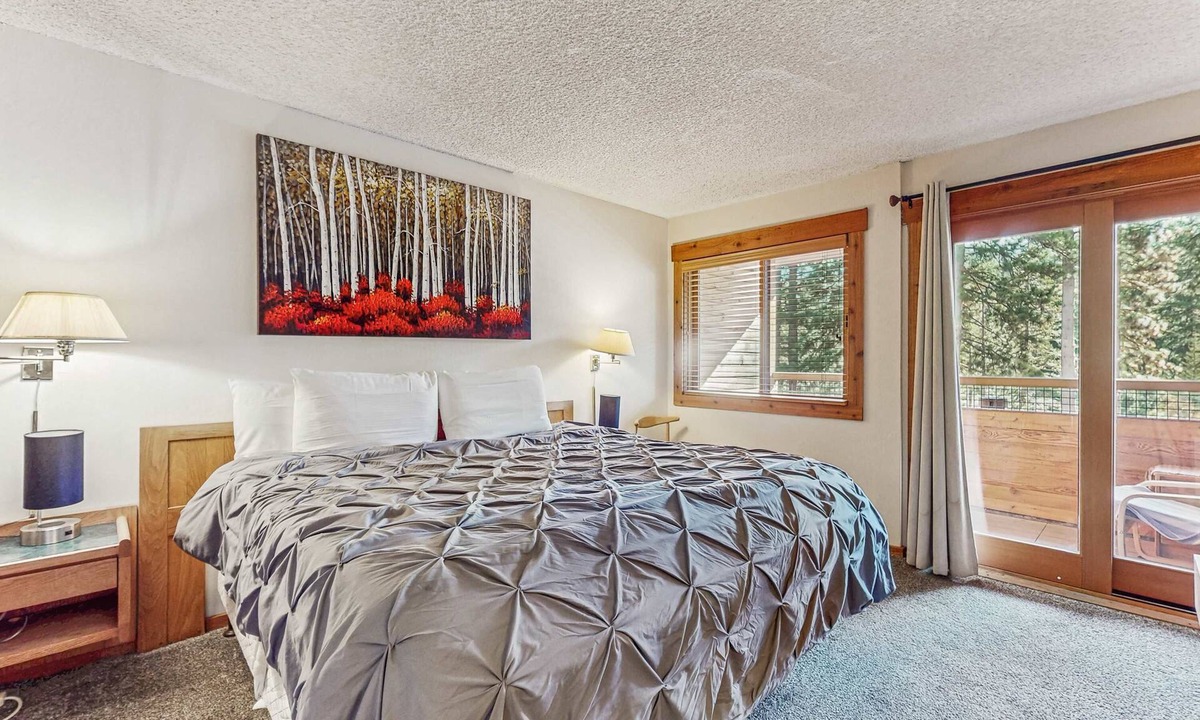 Tahoe Woods Apartment | Second-level studio with mountain views - pool & covered balcony