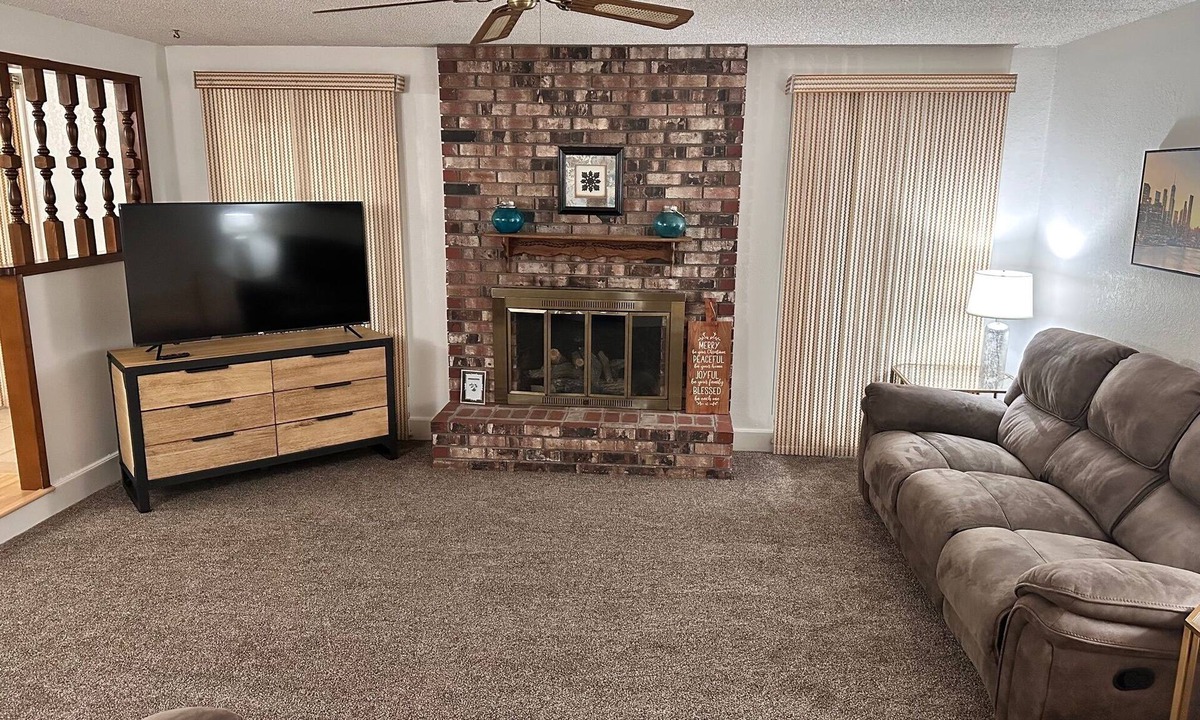 Enterprise House | Secure 2-Car Garage Animal-Free Quiet 3BR