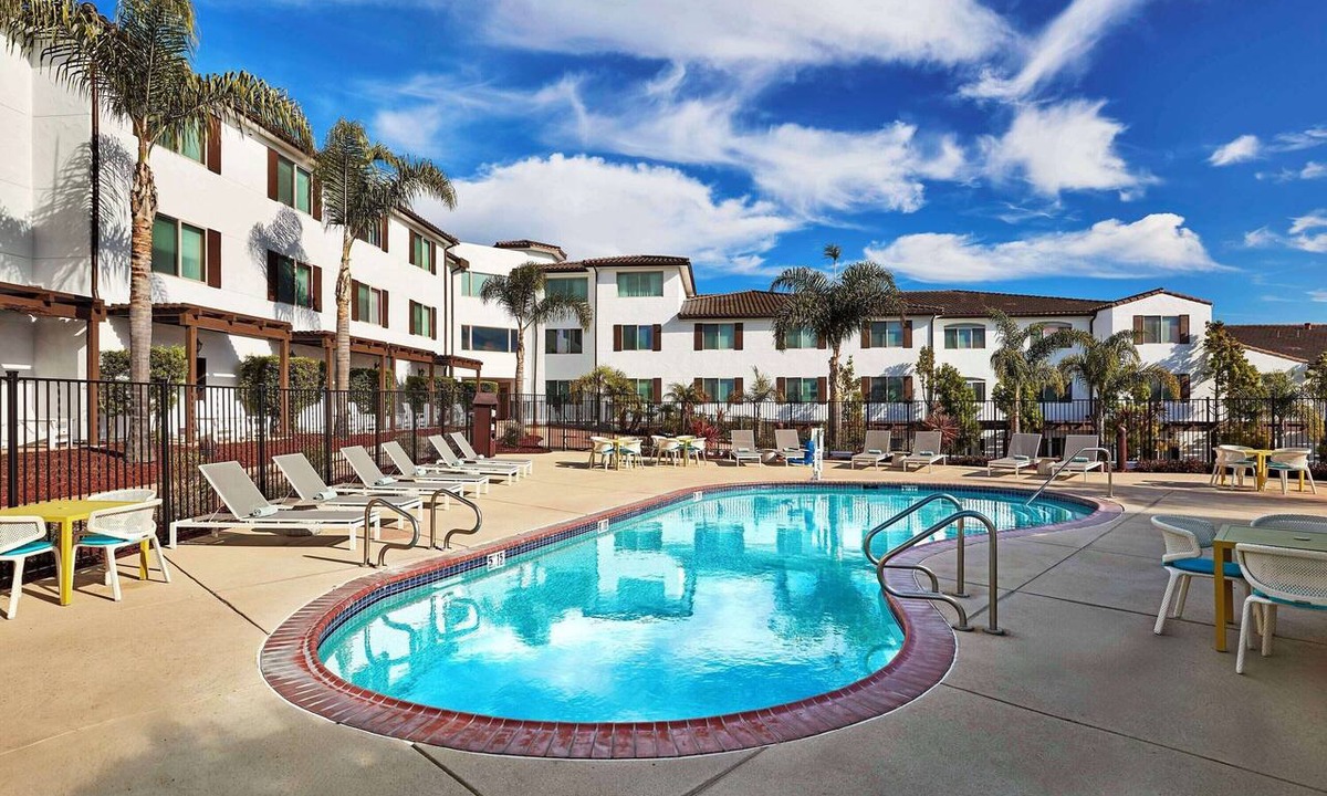 Pismo Beach Hotel | Serene 2 Queen Bed Stay Minutes from Pier & Sunset Views l 2 Units