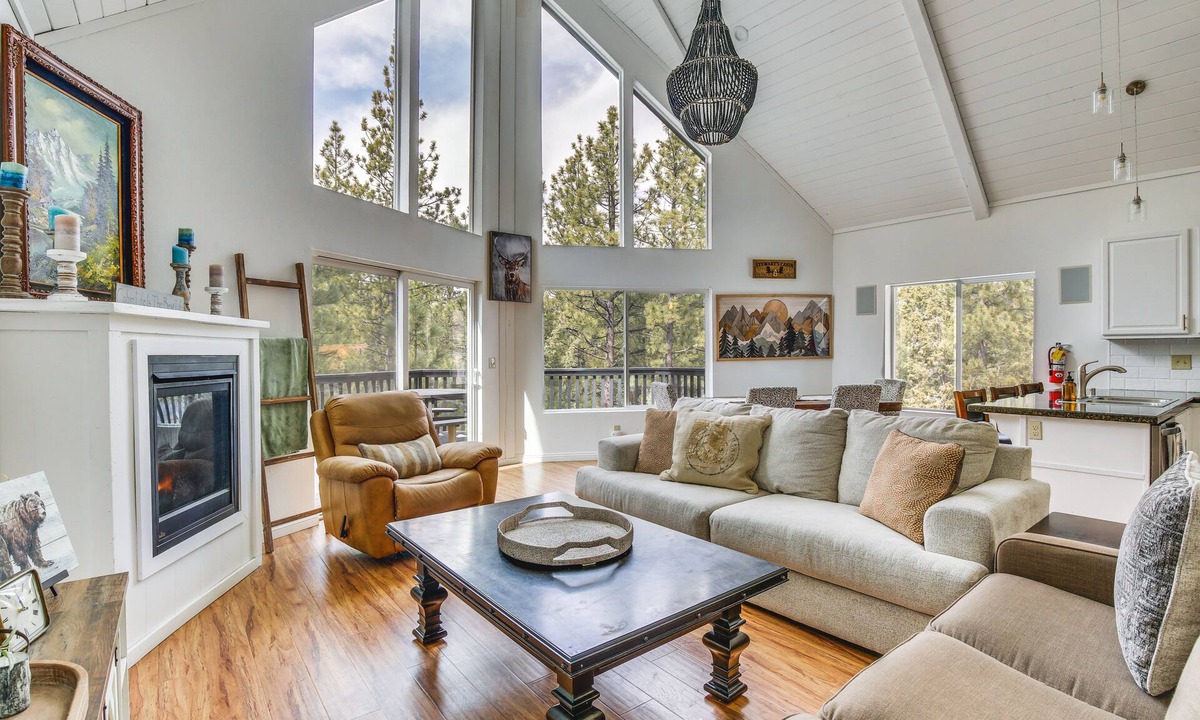 Big Bear City Cabin | Serene Big Bear Retreat w/Hot Tub + Game Room!