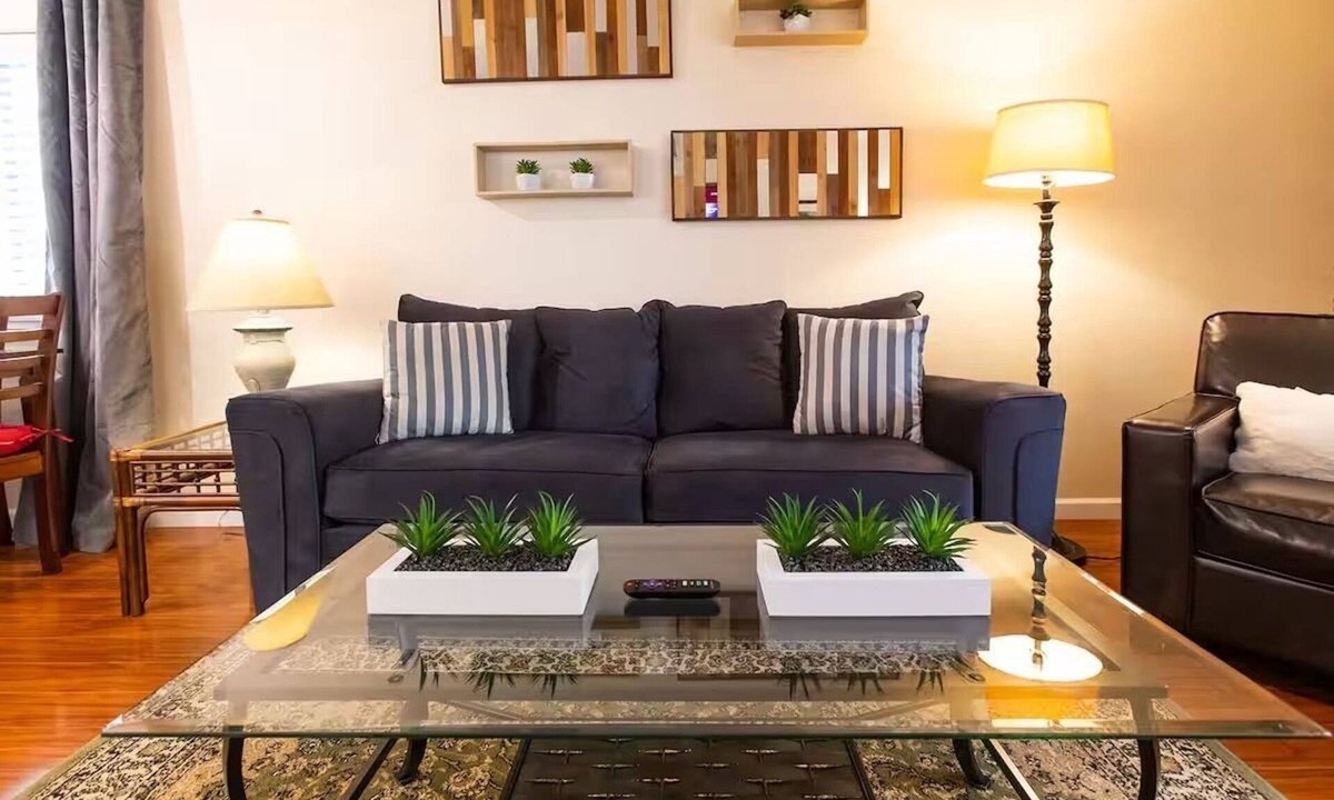 Ridgecrest Apartment | Serene Business-Friendly Getaway ~ ♛Queen Bed, Pkg