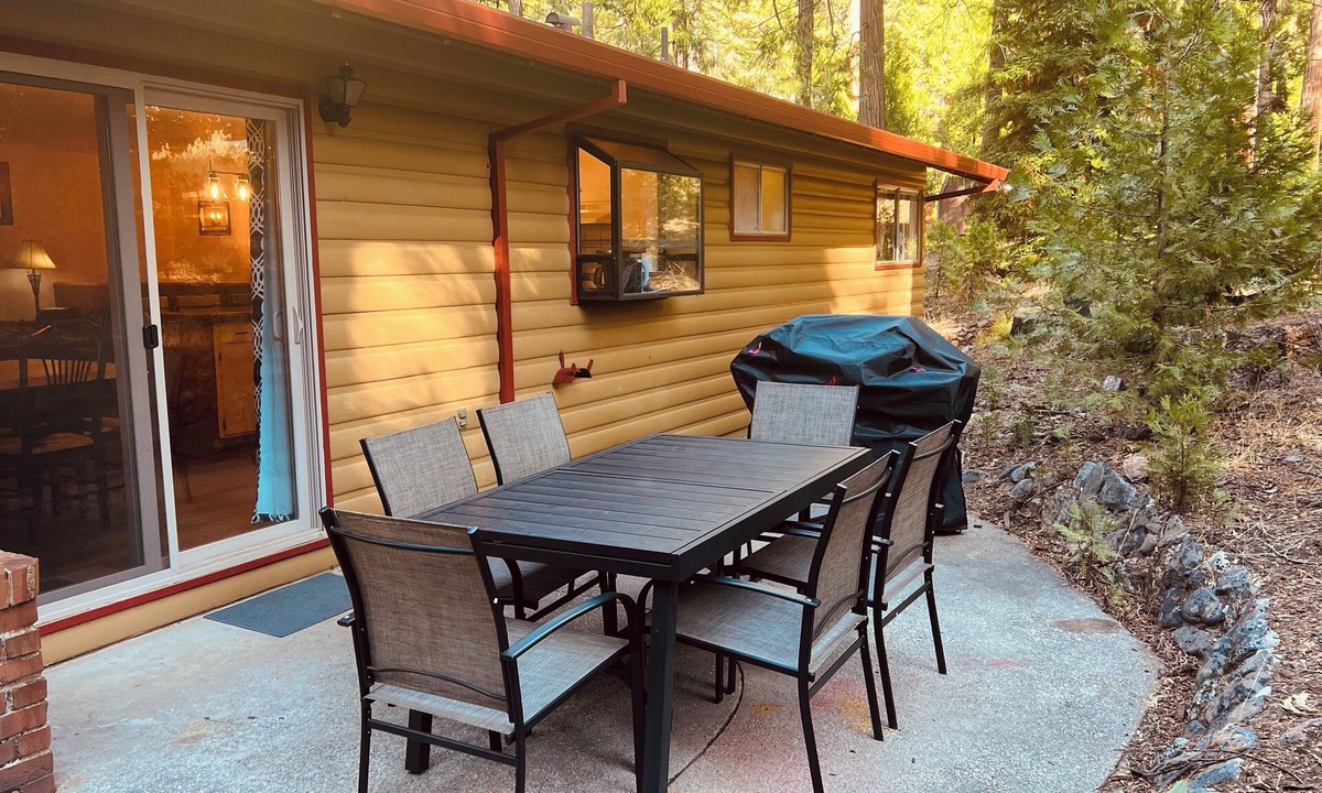 Arnold House | Serene cabin w/fast WiFi, central AC, and office nook