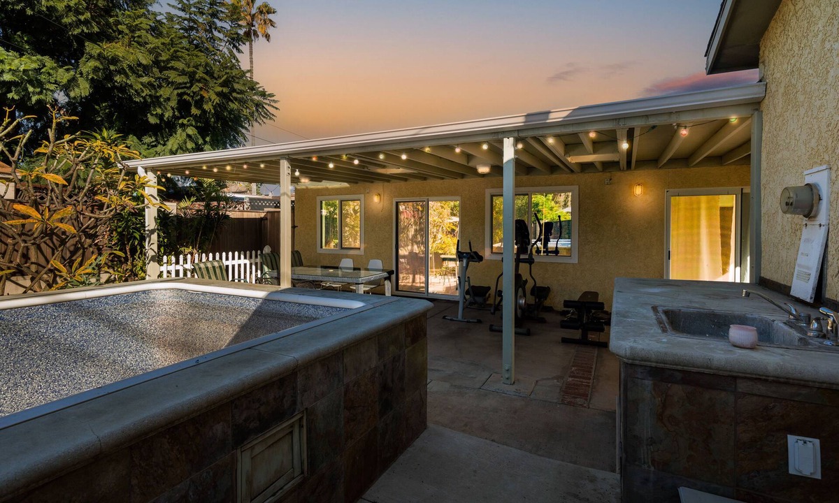 Los Altos House | Serene Retreat in East Long Beach