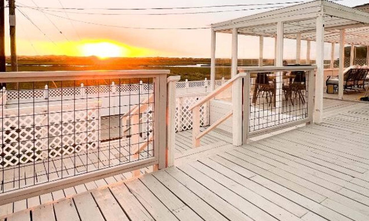 Moss Landing House | Serene river view & beach walk, near Monterey Aquarium, Laguna Seca, Santa Cruz