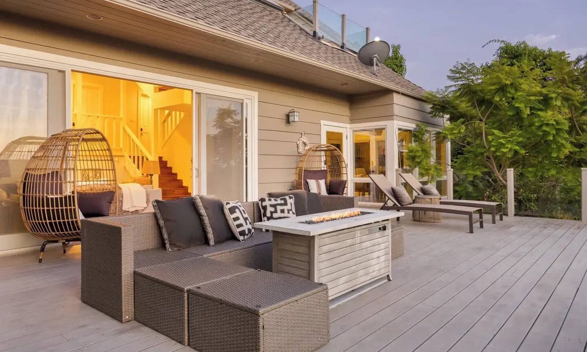 Eastern Malibu House | Serene Serra Retreat Estate-Malibu Escape with Ocean & Mountain Views