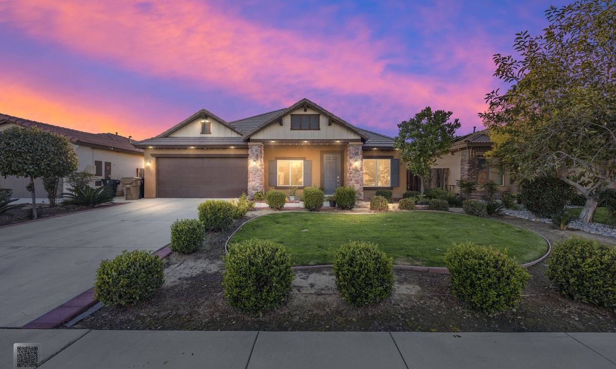 Greenacres House | Serenity House Spacious 4-bedroom house in perfect Bakersfield with AC