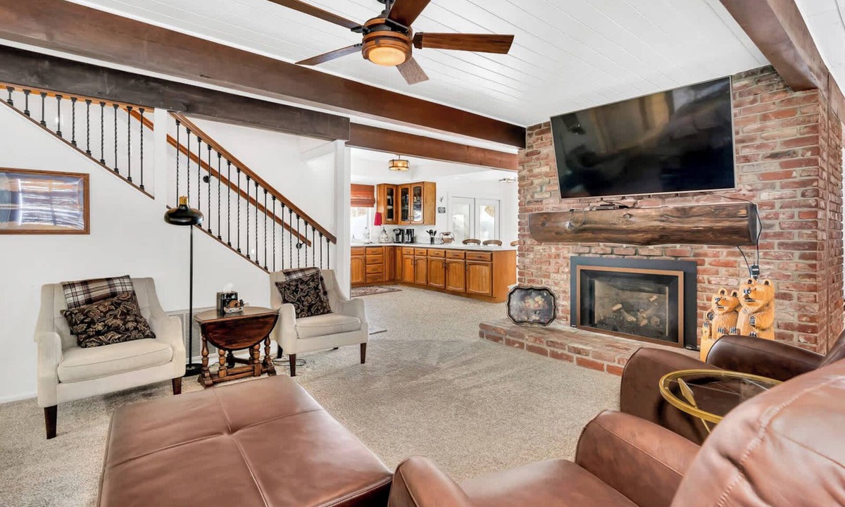 West Village Cabin | Shaver Lake Cabin with Game Room & Deck Sleeps 12