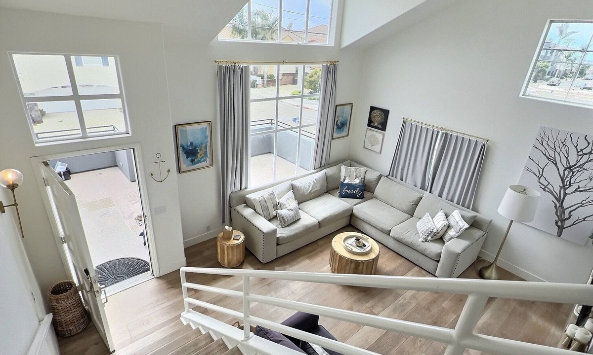 Downtown Condo | Shelly Shores: Quiet Retreat—Pet OK, Steps to Pier & Town!