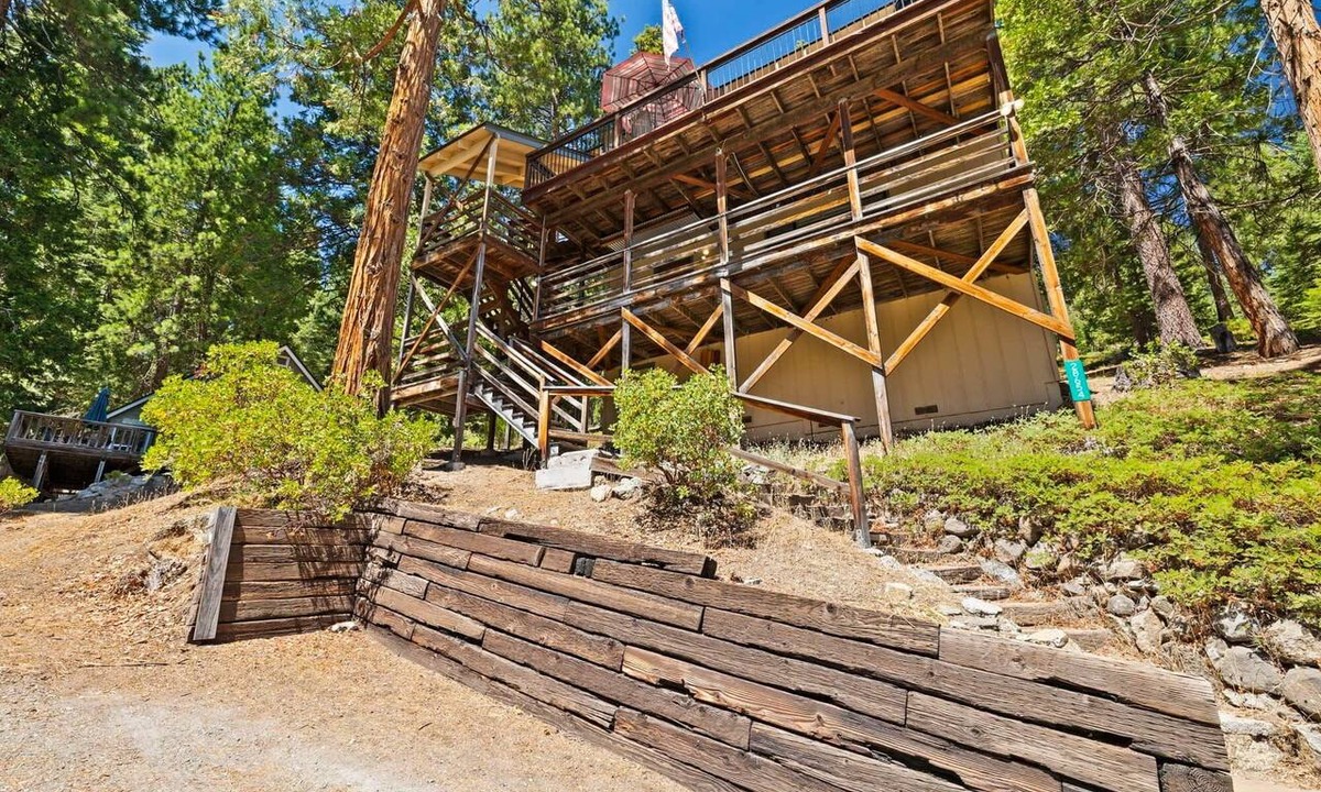 Strawberry House | Shelton Family Cabin