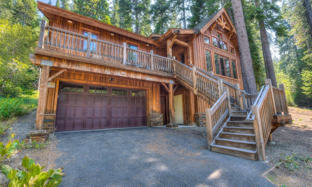 Country Club Estates House | Shining Shire - Sauna, steam shower, very cool!