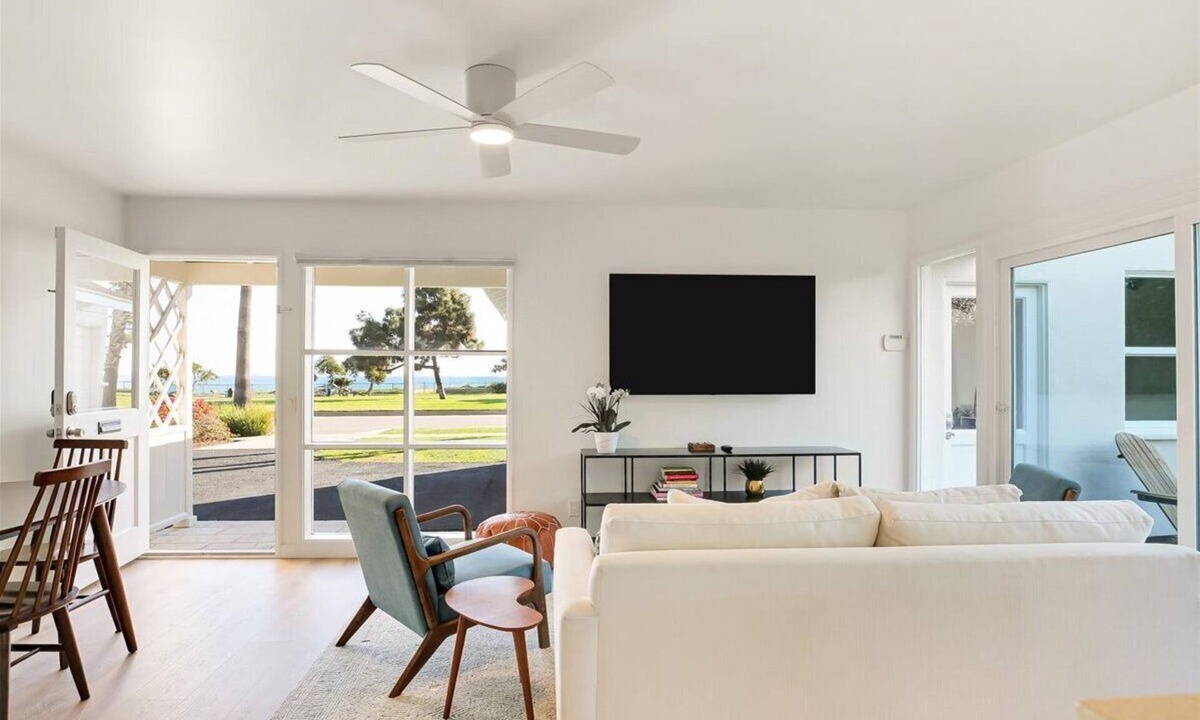 East Mesa House | Shoreline Cottage - Ocean Views, across from Park, walk to the beach, dog OK
