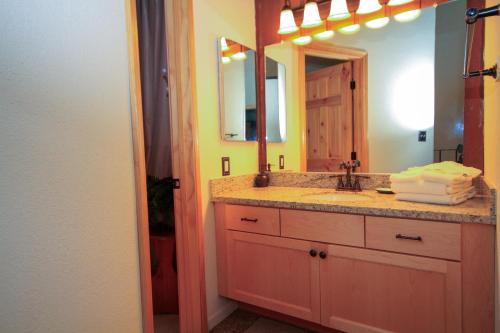 Mammoth Lakes House | Sierra Park Villas #82