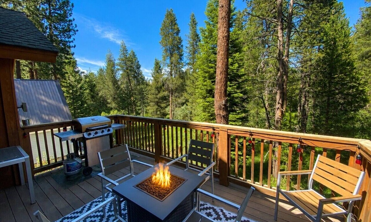 Black Bart House | Sierra Solace - Gas Fire Pit, BBQ & near Forest
