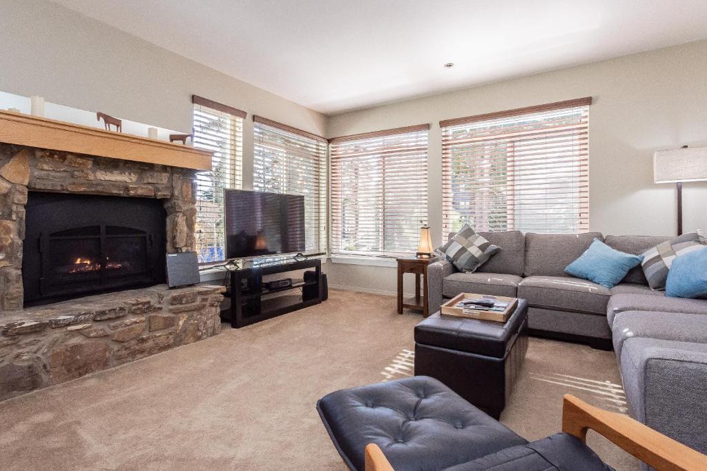 Mammoth Lakes Apartment | Silver Bear #19 Condo