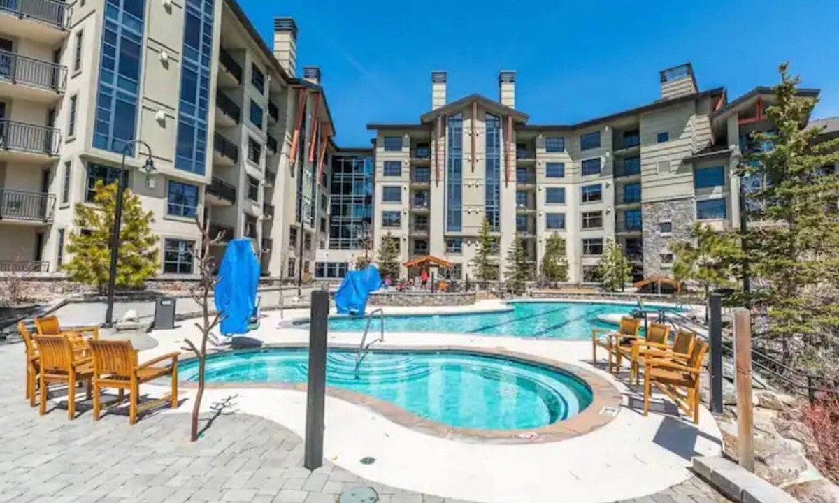 Mammoth Lakes Resort | Ski-in/out at The Mammoth Monache Resort