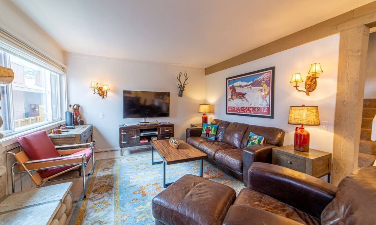 Mammoth Lakes Condo | Ski-In/Out Pet-Friendly Condo w/Spa, Pool 381