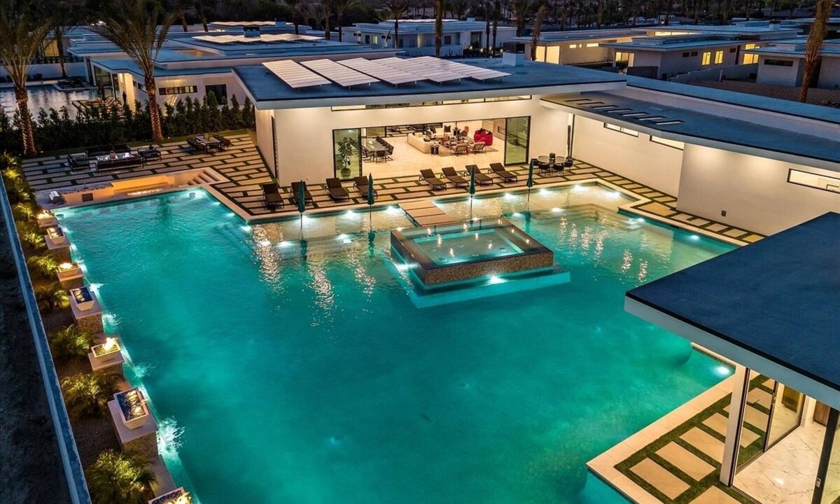 Indio Villa | Sleeps 23 Pool + Spa + Pickleball Court + Fire Pit Near La Quinta | Bravo