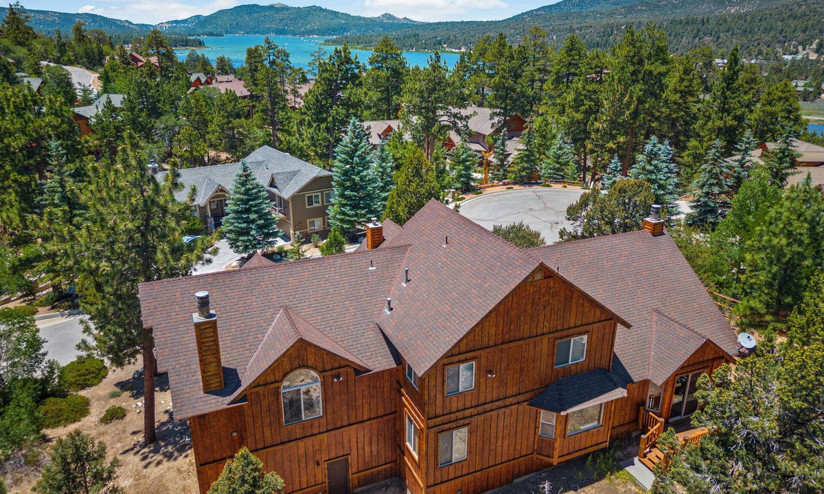 Castle Glen Estates Cabin | Sleeps 27 | 2 Homes Near the Lake, Hot Tub + Views | Castle Glen Estates