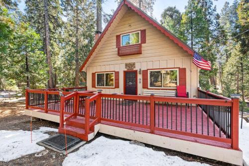 Sierra Cedars House | Smoke Tree-Newly Updated Family Retreat