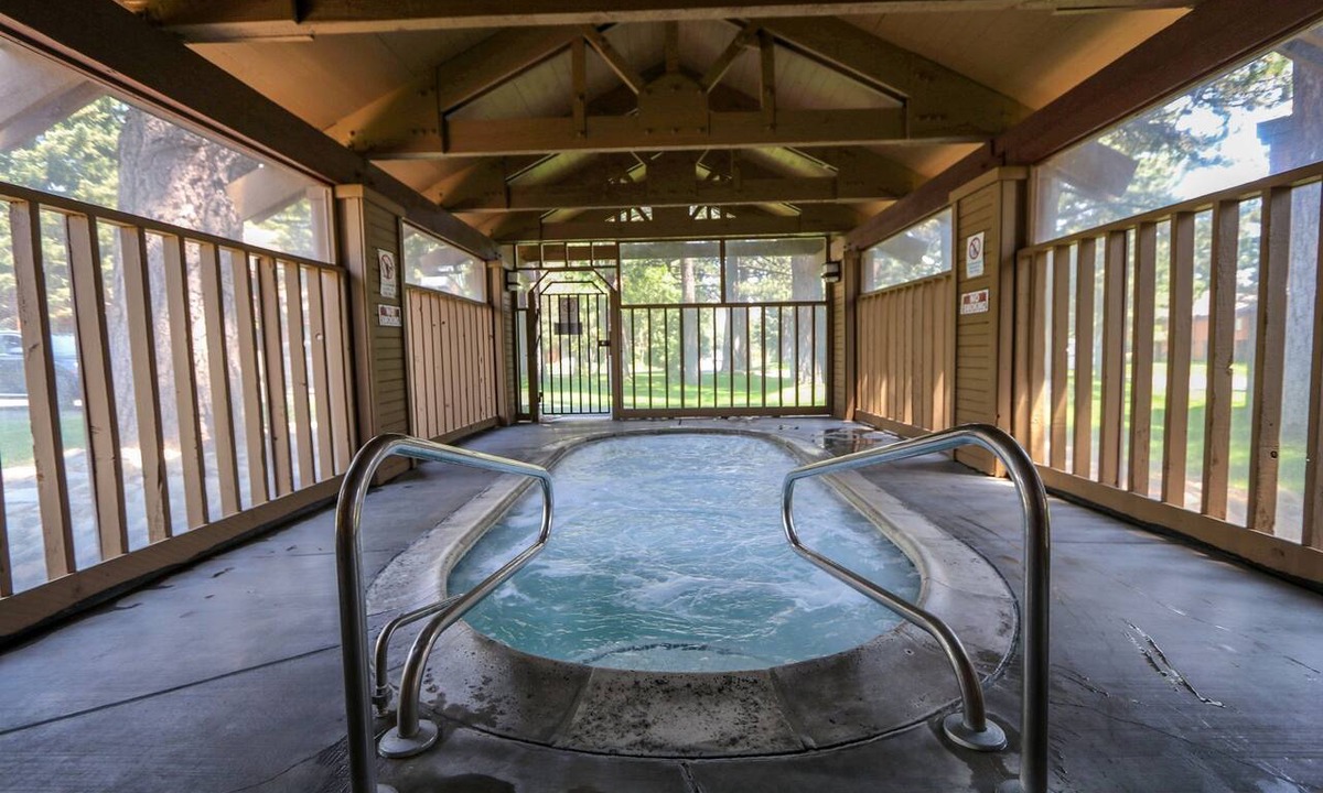 Mammoth Lakes Condo | Snowcreek II #253 1 Bedroom Condo by RedAwning