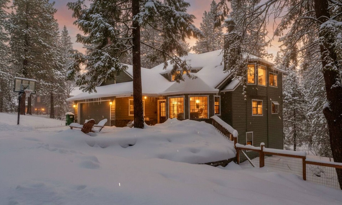 Twain Harte House | Snowy Winter Paradise - 3,200 sft, Pets ok, Tree House, Climbing Wall, Games!