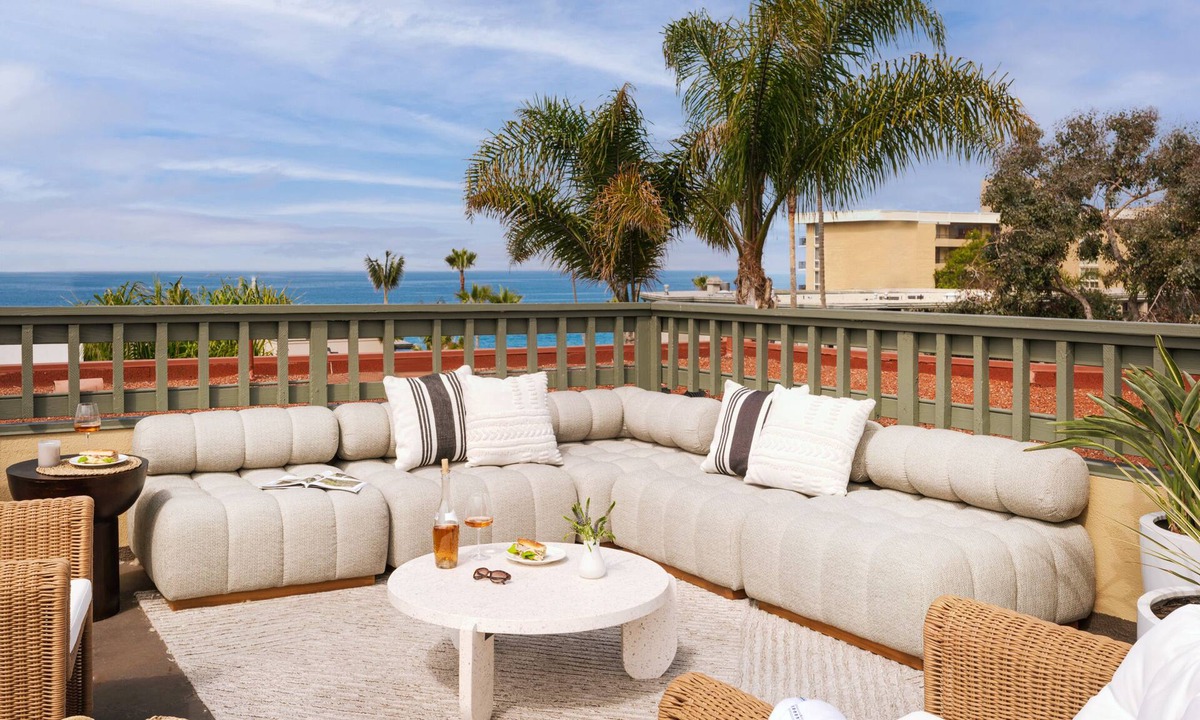 Laguna Beach Apartment | Sonder La Ensenada | Double Queen Room w/Courtyard View