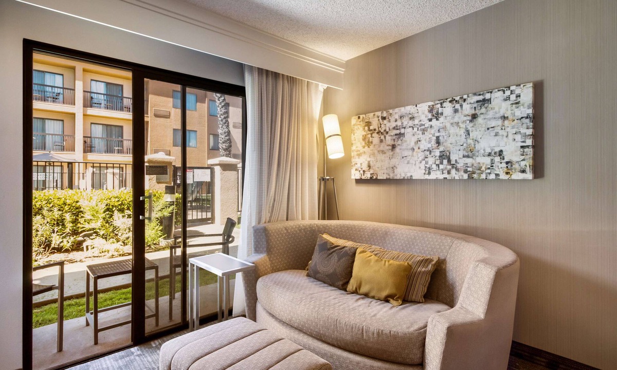 Downtown Village Hotel | Sonesta Select Huntington Beach Fountain Valley