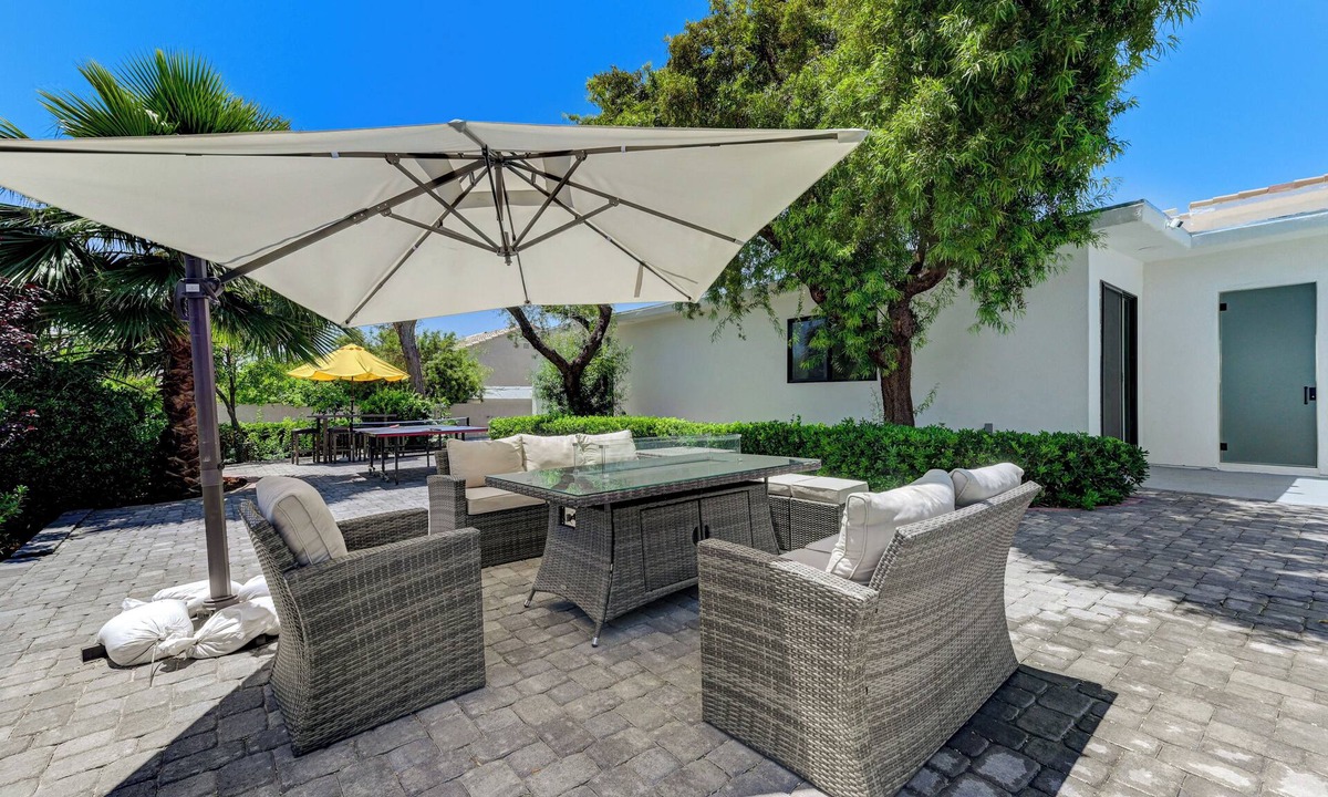 Las Vegas House | Soothing 6-bedroom house with Pool in vibrant Las Vegas