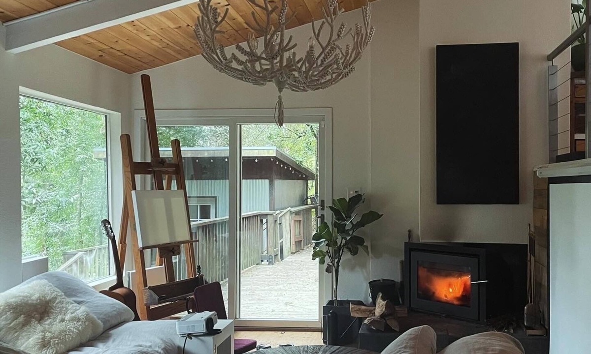 Montclair House | Soothing modern Oakland Hills treehouse with large deck