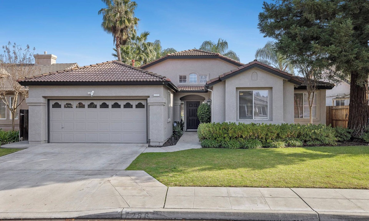 Fresno House | Sophisticated River Bluff Retreat - PRO CLEAN
