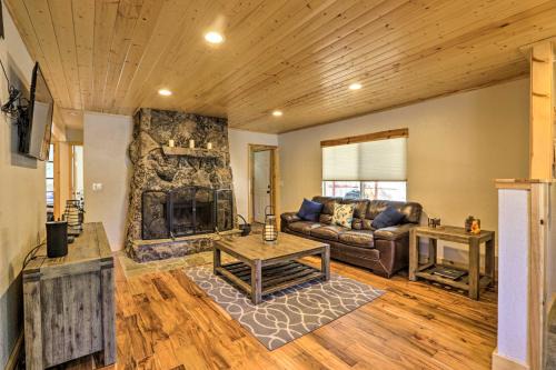 Country Club Estates House | South Lake Tahoe Cabin ~ 7 Mi to Ski Resort!