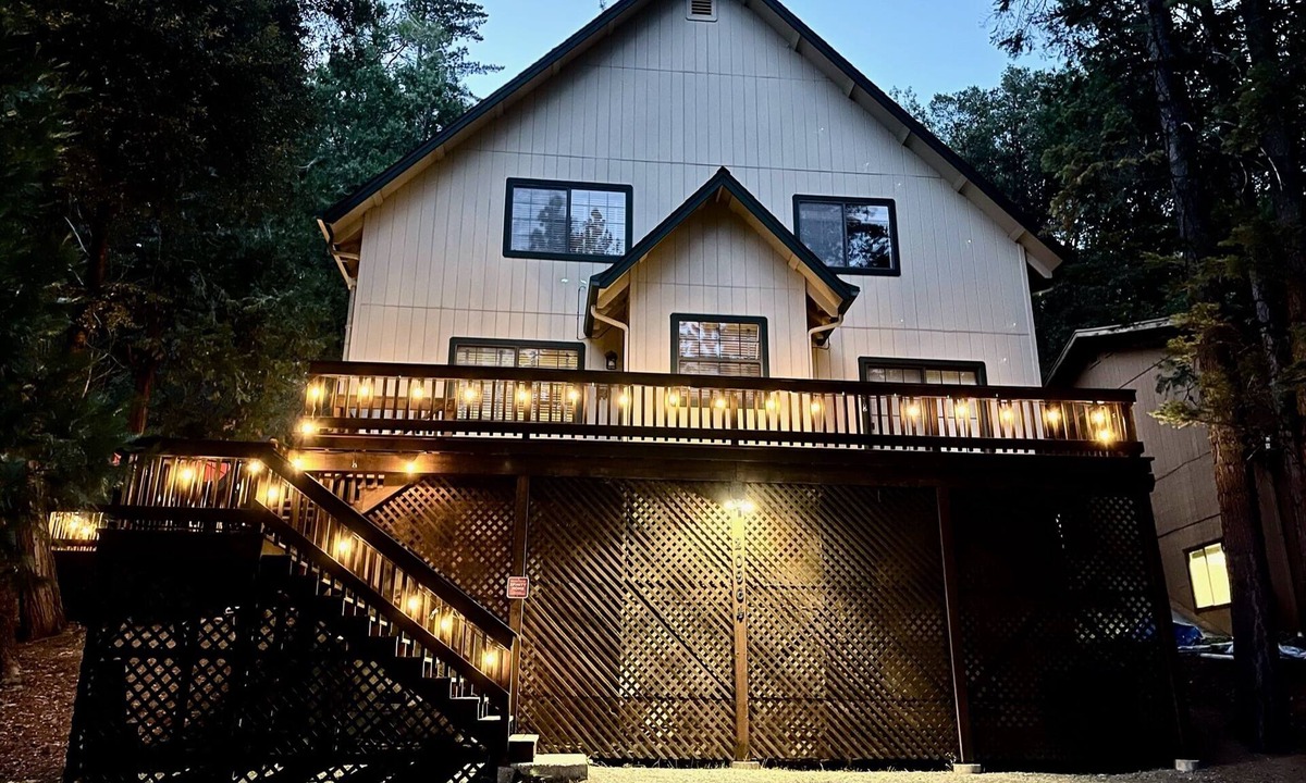 Mi-Wuk Village Cabin | Spacious 3BR Mi Wuk Cabin | Deck, Grill & More